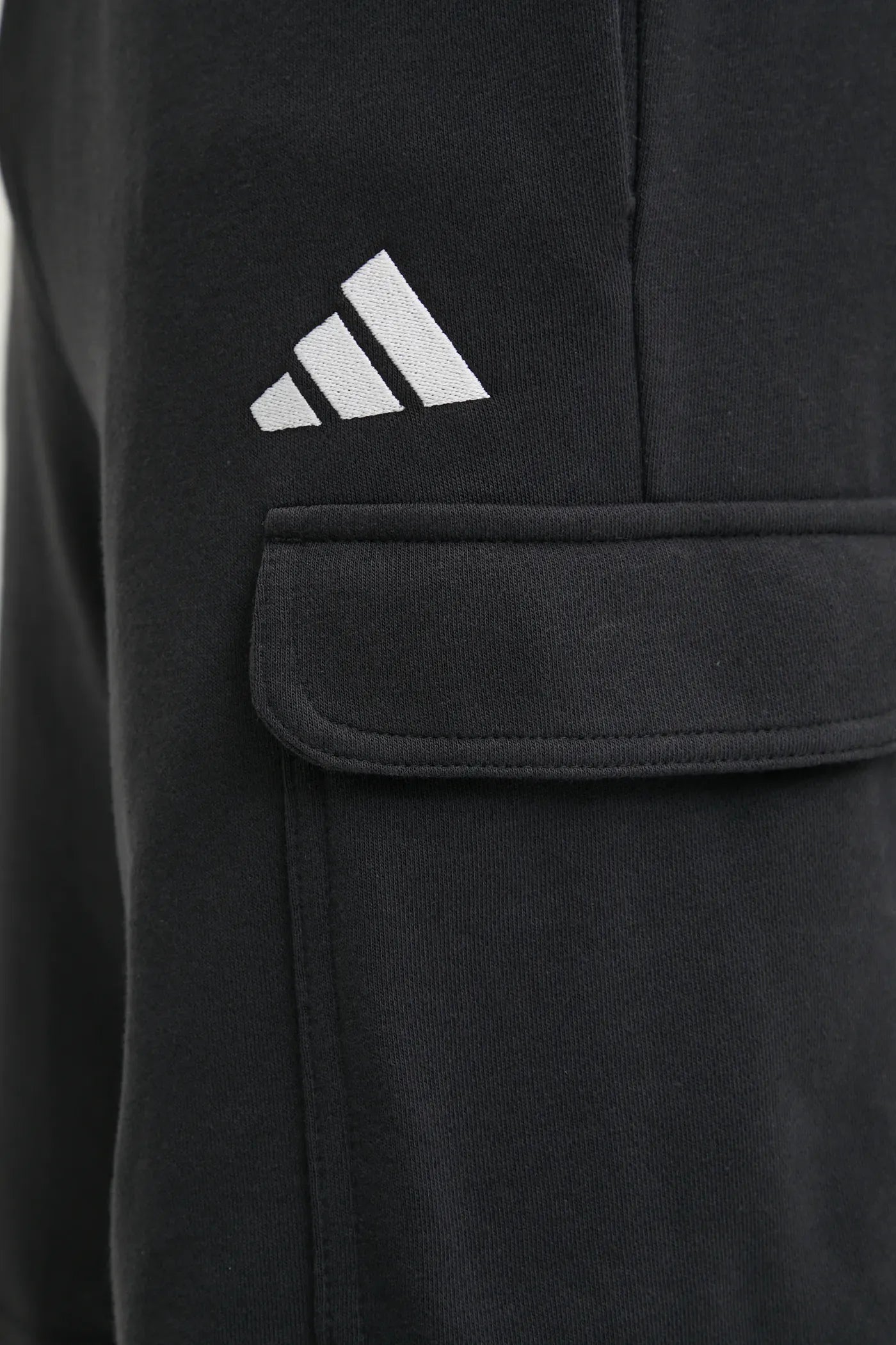 Adidas Essentials Feel Cozy, Short Con Tasconi Uomo - Nero