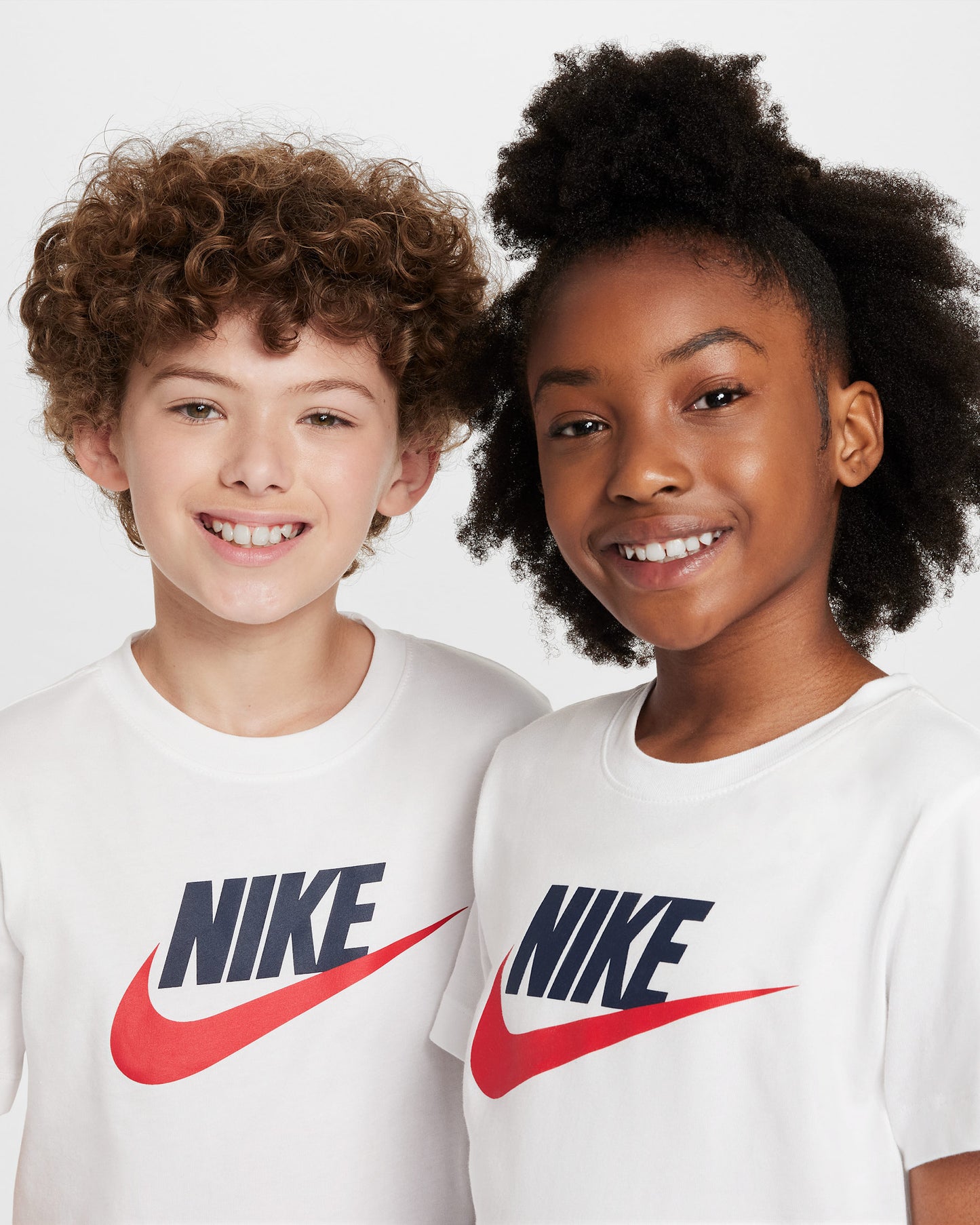 Nike Sportswear, T-Shirt Bambini Con Logo Stampato - Nero, Bianco