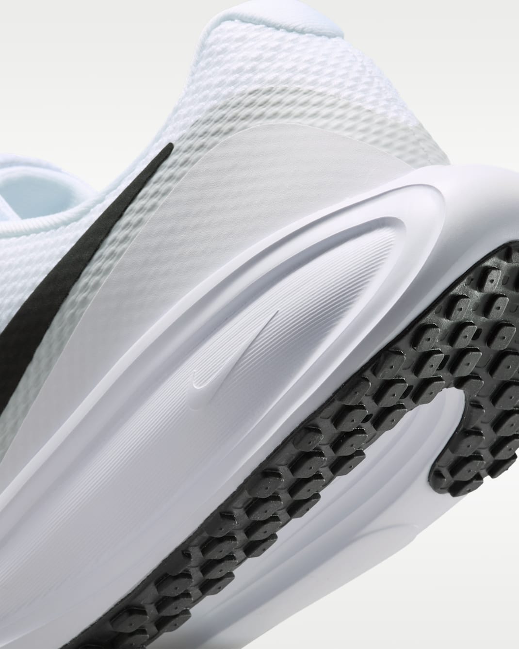 Nike Revolution 8, Scarpe Da Ginnastica Uomo - Bianco/Nero