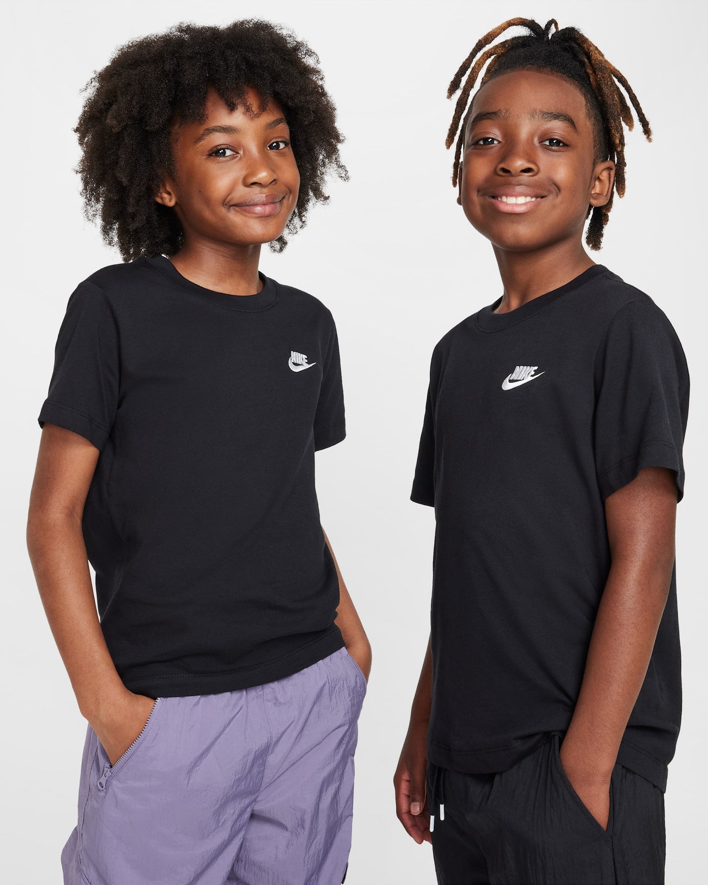 Nike Sportswear, T-Shirt Bambini Con Logo Cucito - Bianco, Nero