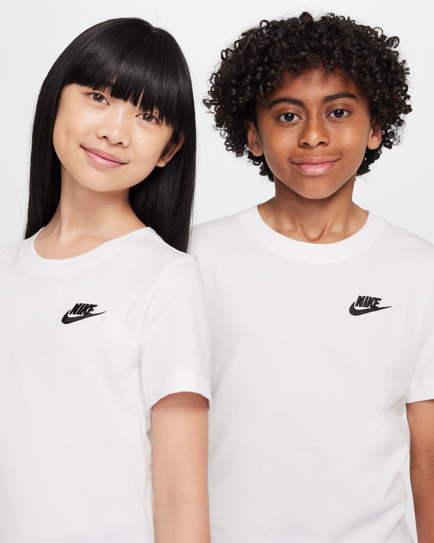 Nike Sportswear, T-Shirt Bambini Con Logo Cucito - Bianco, Nero