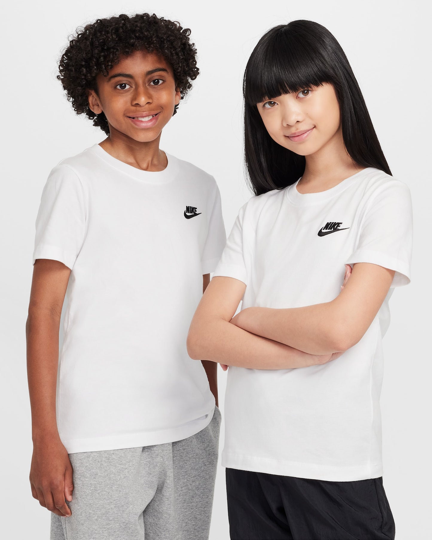 Nike Sportswear, T-Shirt Bambini Con Logo Cucito - Bianco, Nero