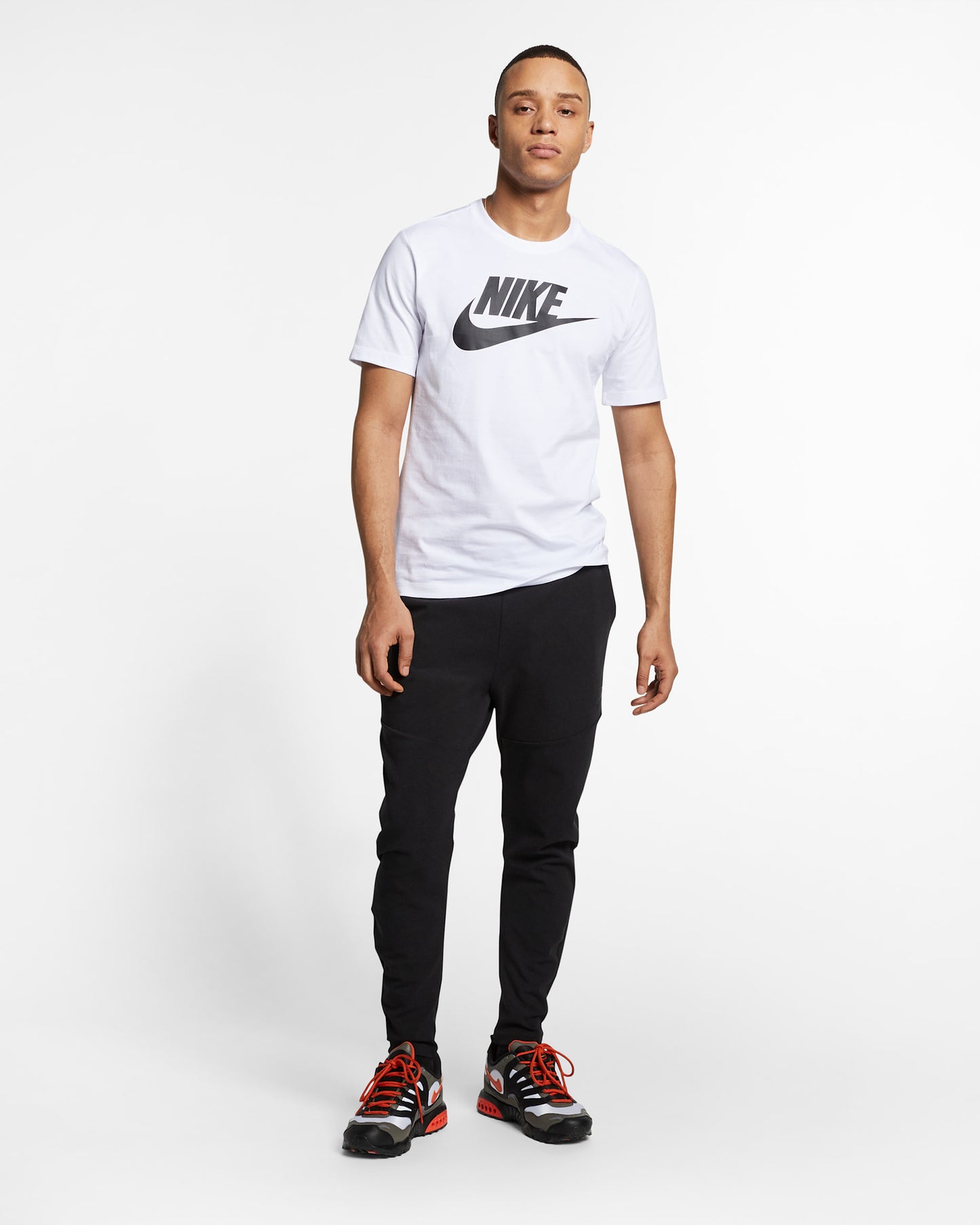 Nike SportSwear, T-Shirt Uomo Con Logo Stampato - Bianco, Nero