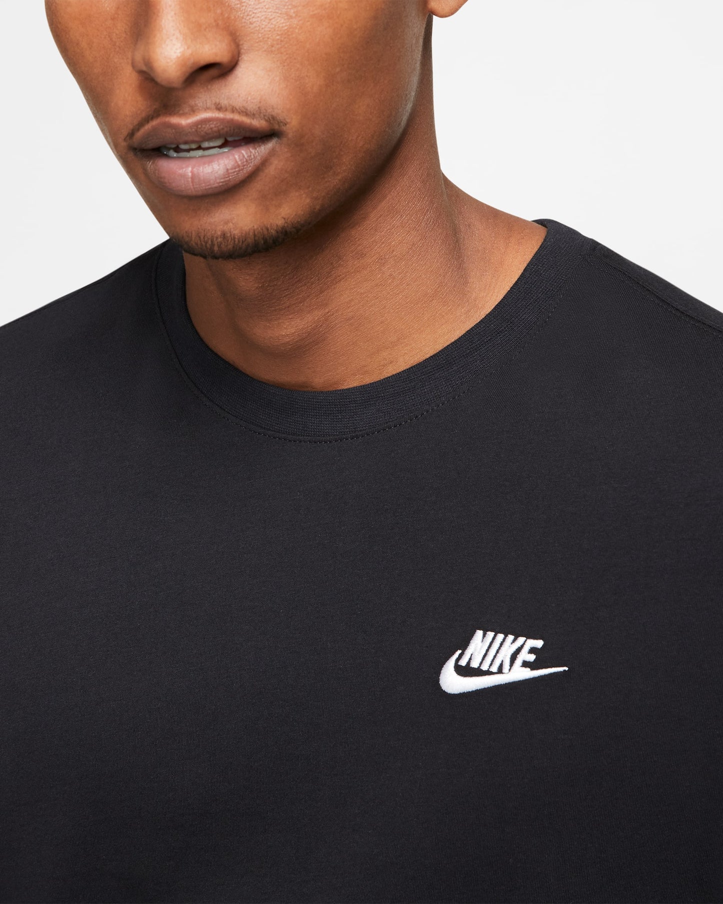 Nike SportSwear, T-Shirt Uomo Con Logo Cucito - Blu, Bianco, Nero