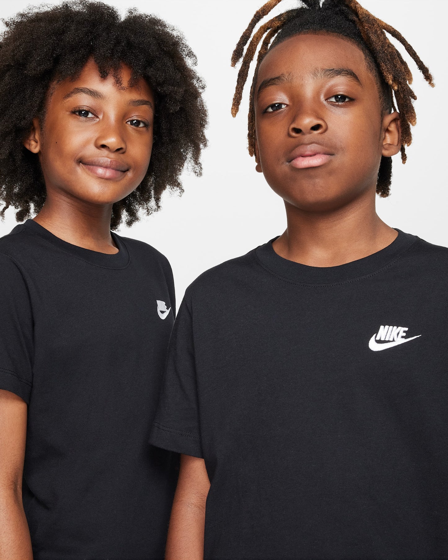 Nike Sportswear, T-Shirt Bambini Con Logo Cucito - Bianco, Nero